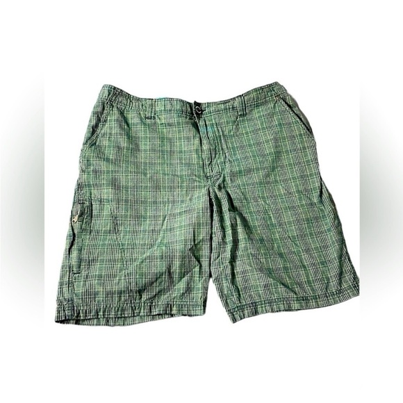 size 38W Columbia Omni-shade plaid shorts - Picture 1 of 9